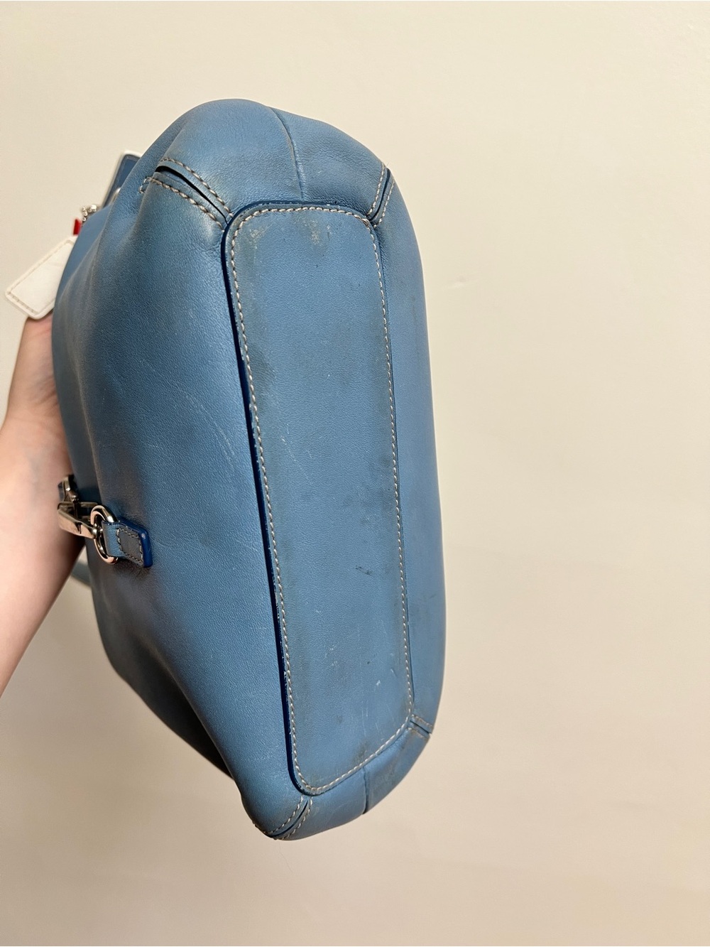 Coach- Hamptons clasp hobo Blue Leather Shoulder Bag with White Trim - Picture 5 of 14